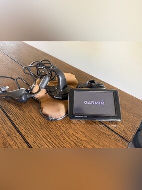 Garmin Nuvi 1690 4.3-Inch GPS Car Navigator With Accessories‎ And Manual